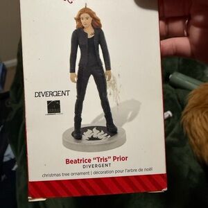 Beatrice 'Tris' Prior Ornament - Black